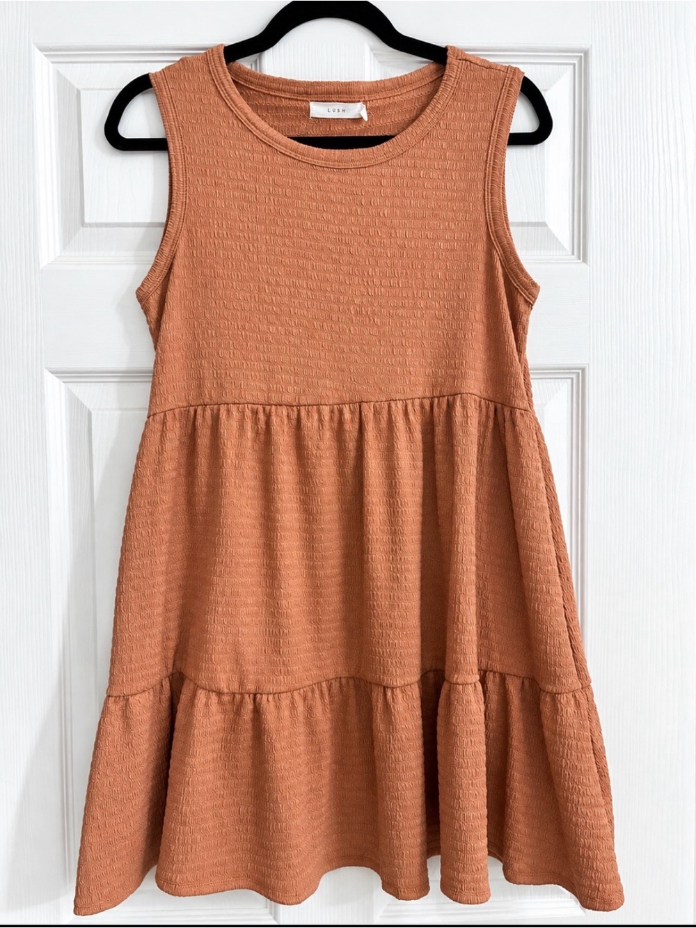 Lush Sleeveless Tiered Dress in Rust